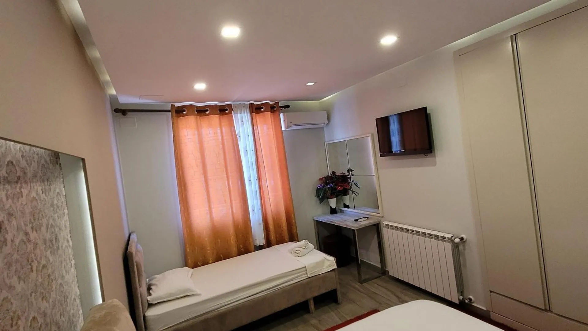 Hotel Erandi Rinas Albania