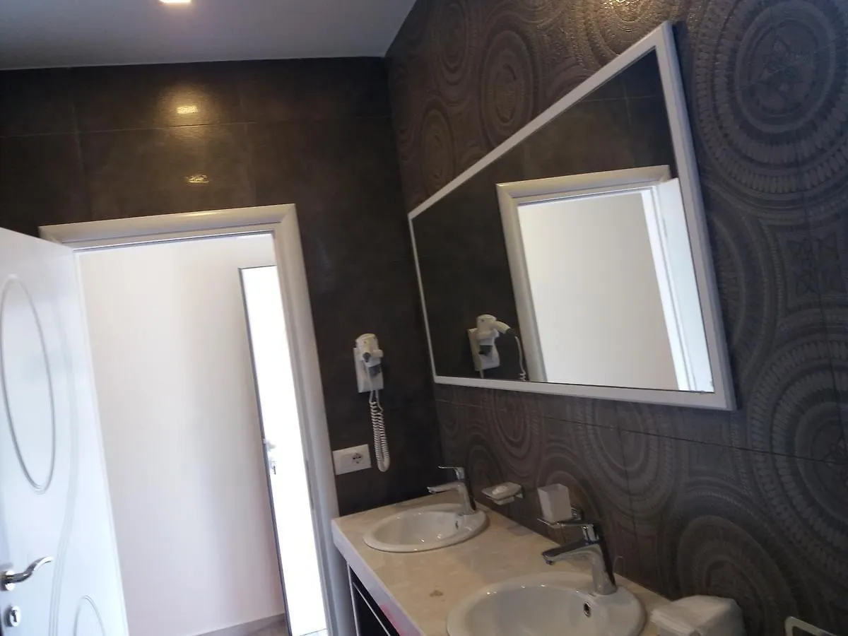 Hotel Erandi Rinas 3*,  Albania