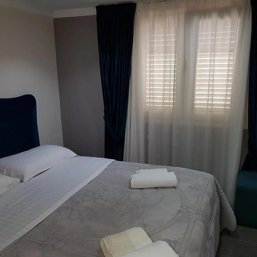 Hotel Erandi Rinas 3*,